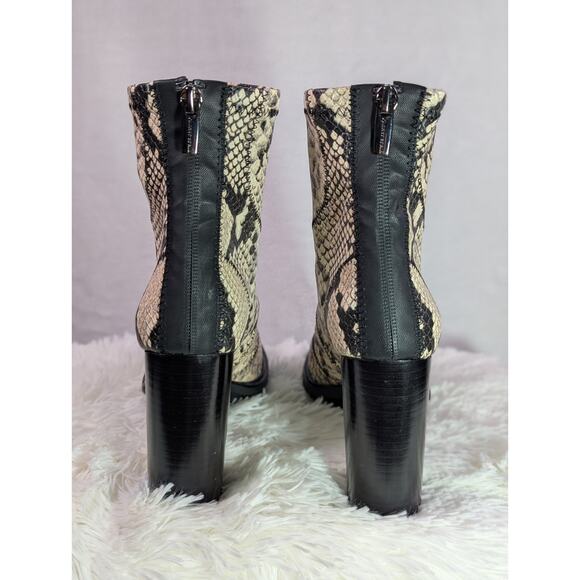 Vince Camuto Sz 7 Erettie Lug Sole Platform Block Heel Booties Black/White Snake - Picture 5 of 10